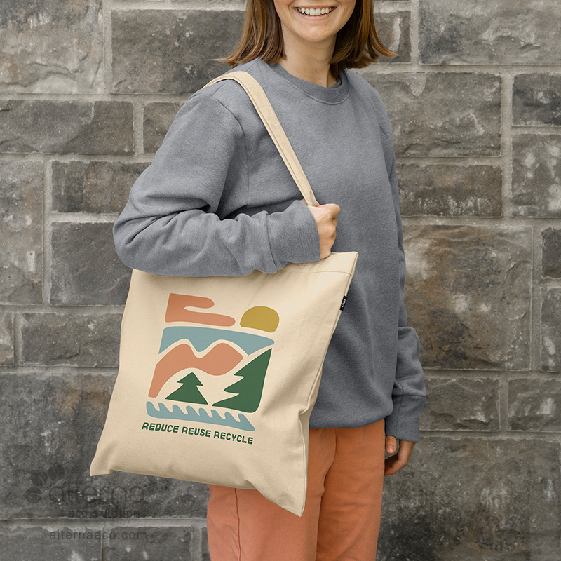 Petit sac fourre-tout en coton recyclé fabriqué au Québec, Canada.